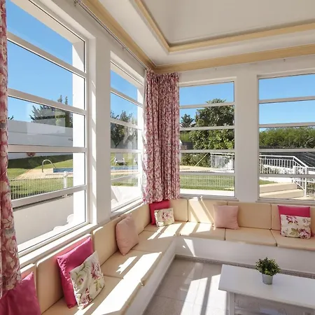 Villa Santo Estevao *